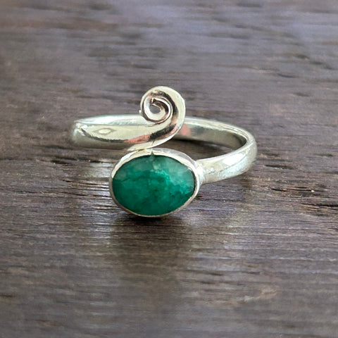 Simple Swirl Adjustable Sterling Silver Ring - Emerald colour