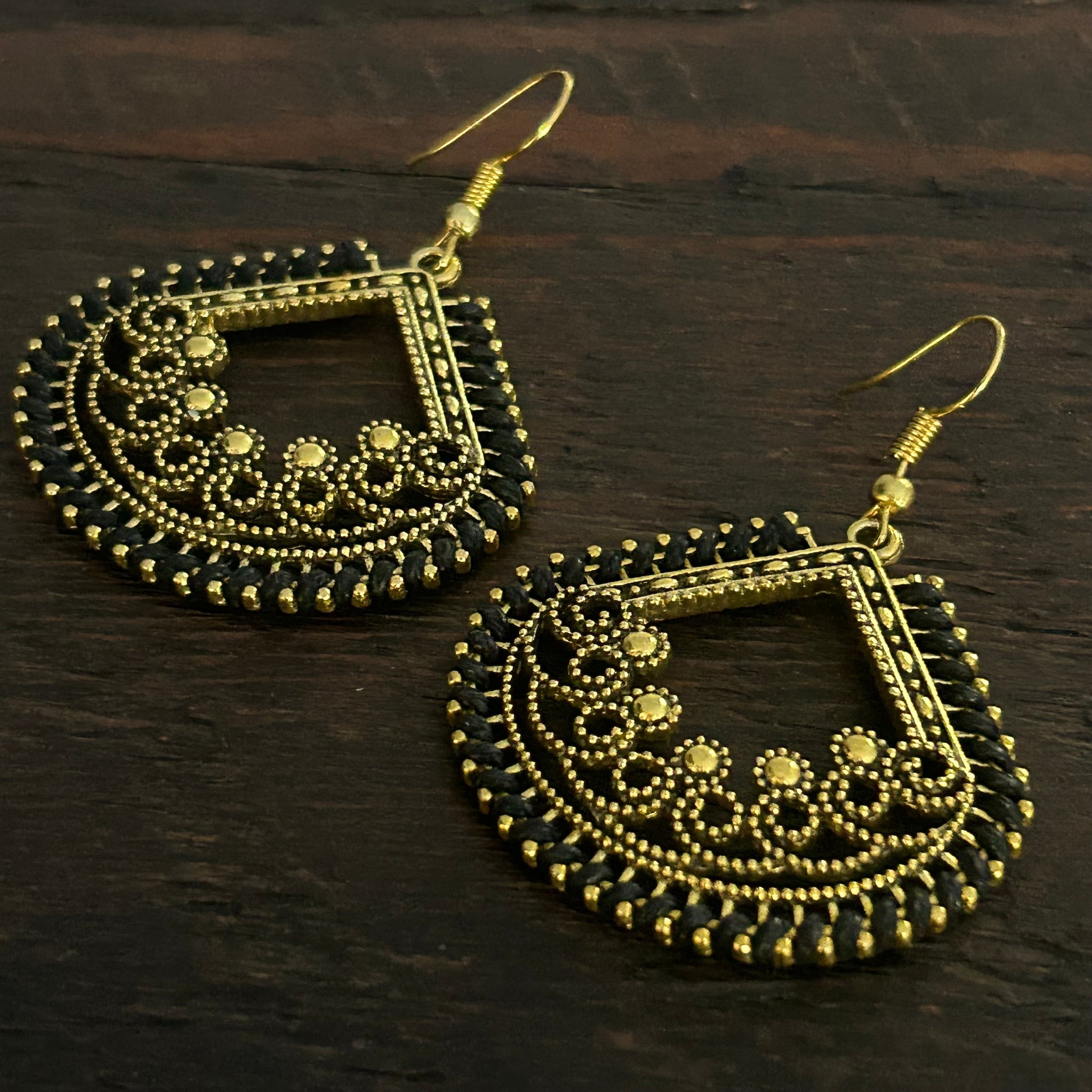 ‘Ethnic Vibes’ Swirl Design Earrings - Black