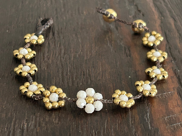 'Bead Love' Flower Design Bead Bracelet (White)