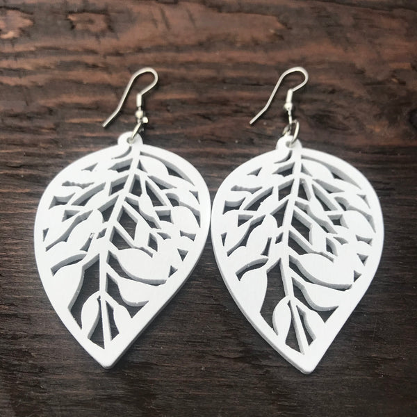 ‘El Bosque' Leaf Drop Wooden Earrings (White)