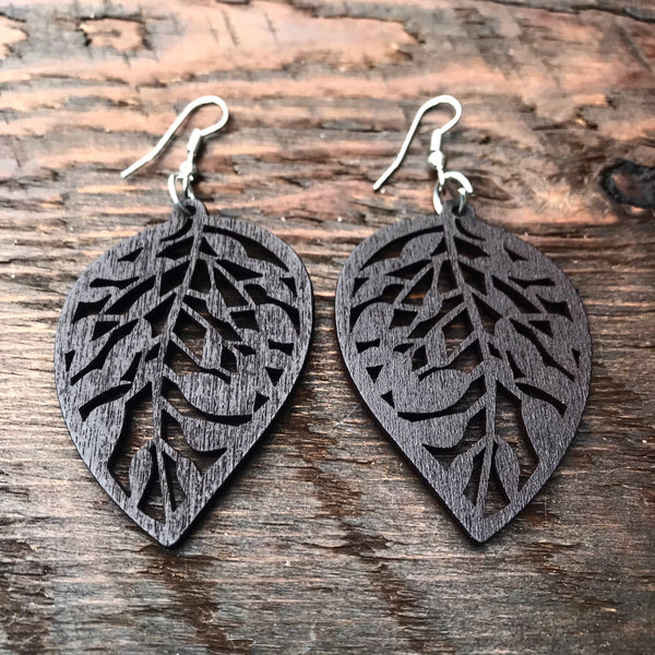 ‘El Bosque' Leaf Drop Wooden Earrings (Brown)
