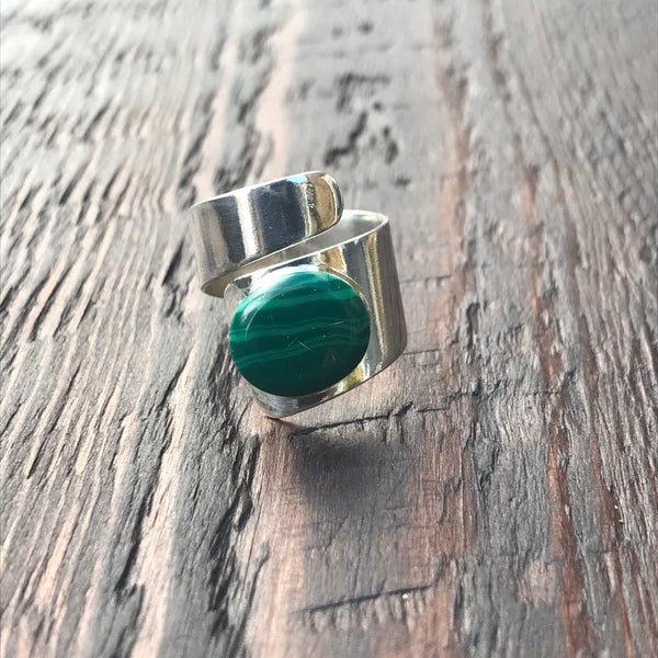 Green Malachite Twist Design Sterling Silver Ring