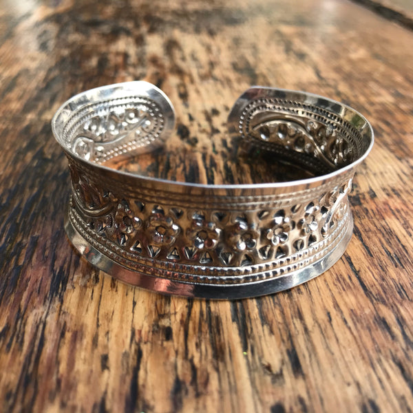 'Karen Hill Tribe' Concave Flower Sterling Silver Cuff Bangle