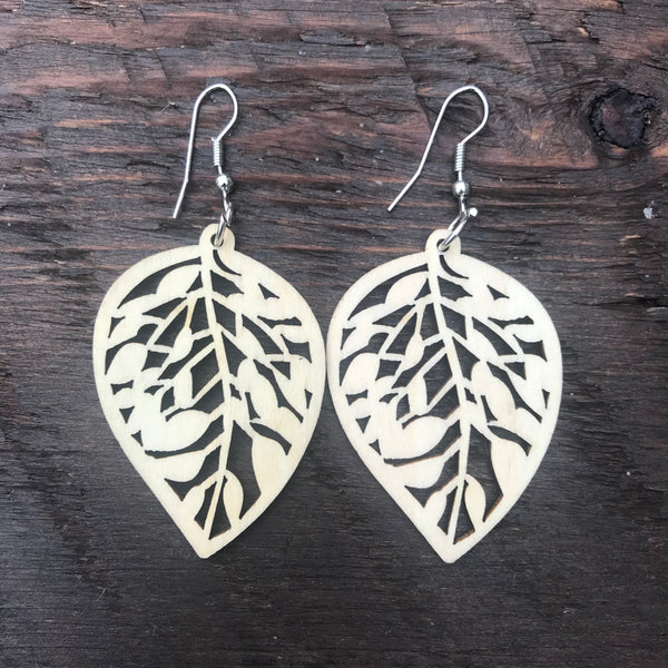 ‘El Bosque' Leaf Drop Wooden Earrings (Natural)