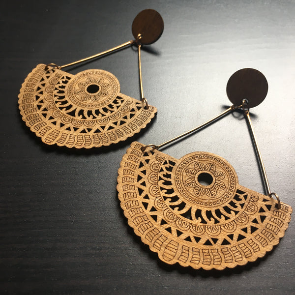 'El Bosque' Native American Design Mandala Earrings (Brown)
