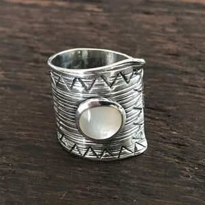 Mixtec Sterling Silver & Mother Of Pearl Ring