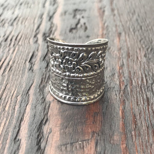 'Karen Hill Tribe' Floral Hammered Sterling Silver Ring