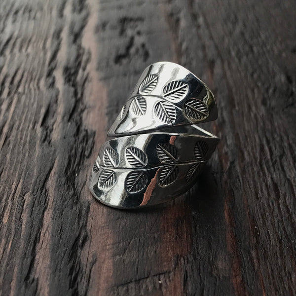 'Karen Hill Tribe' Etched Leaf Twist Sterling Silver Ring
