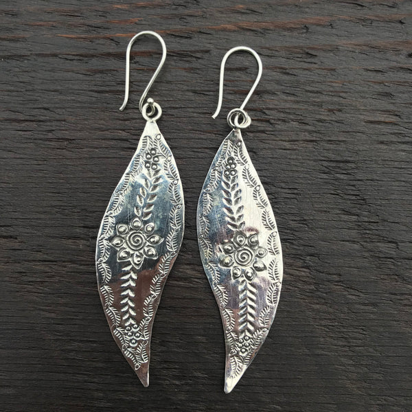 'Karen Hill Tribe' Statement Abstract Tribal Design Wave Shape Sterling Silver Earrings