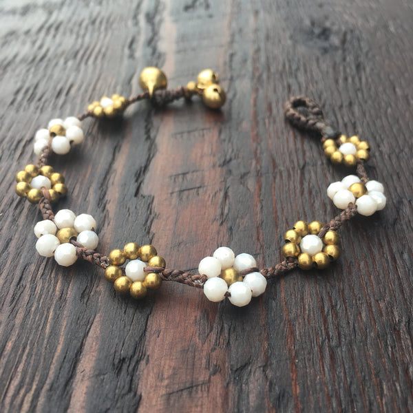 'Bead Love' Flower Design Bead Bracelet (White)