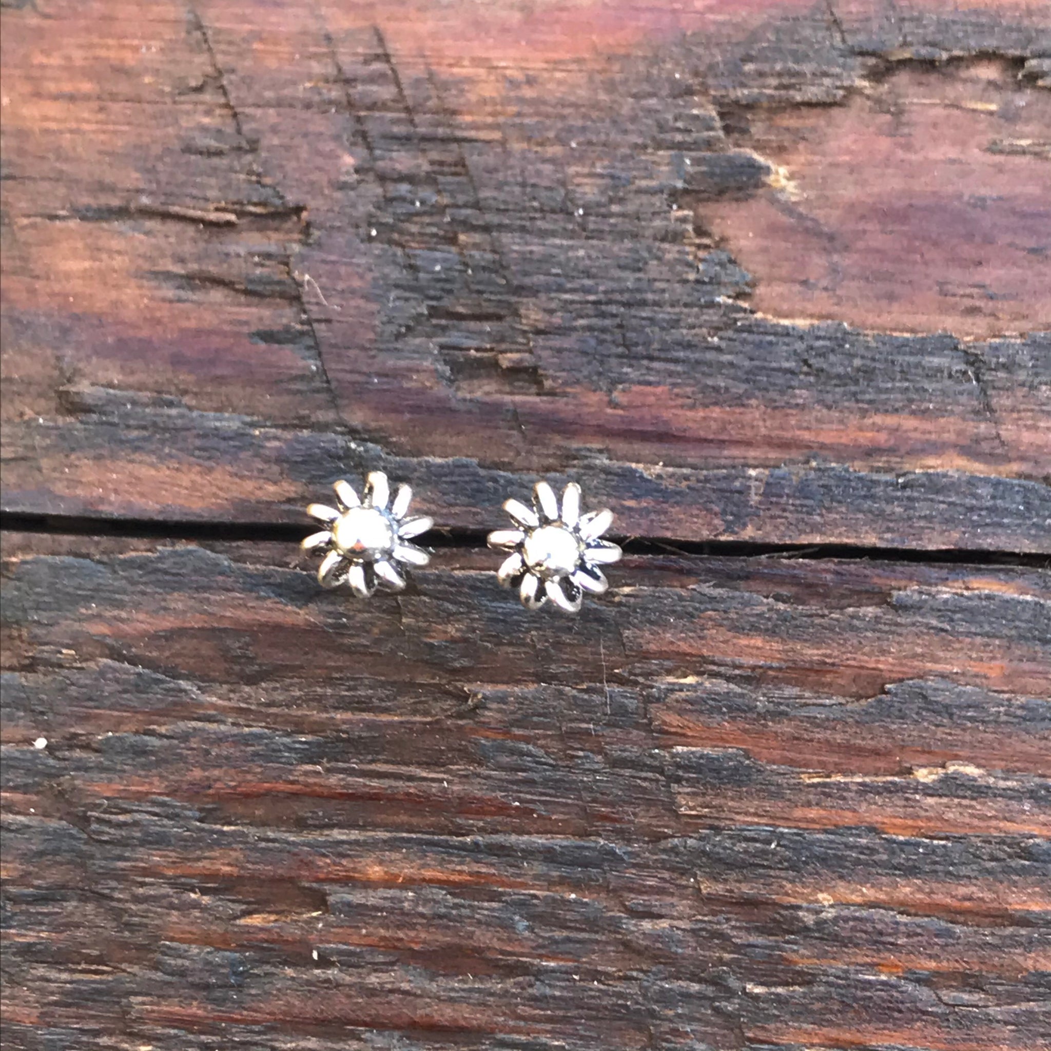 Sterling Silver 'Abstract Floral' Design Stud Earrings